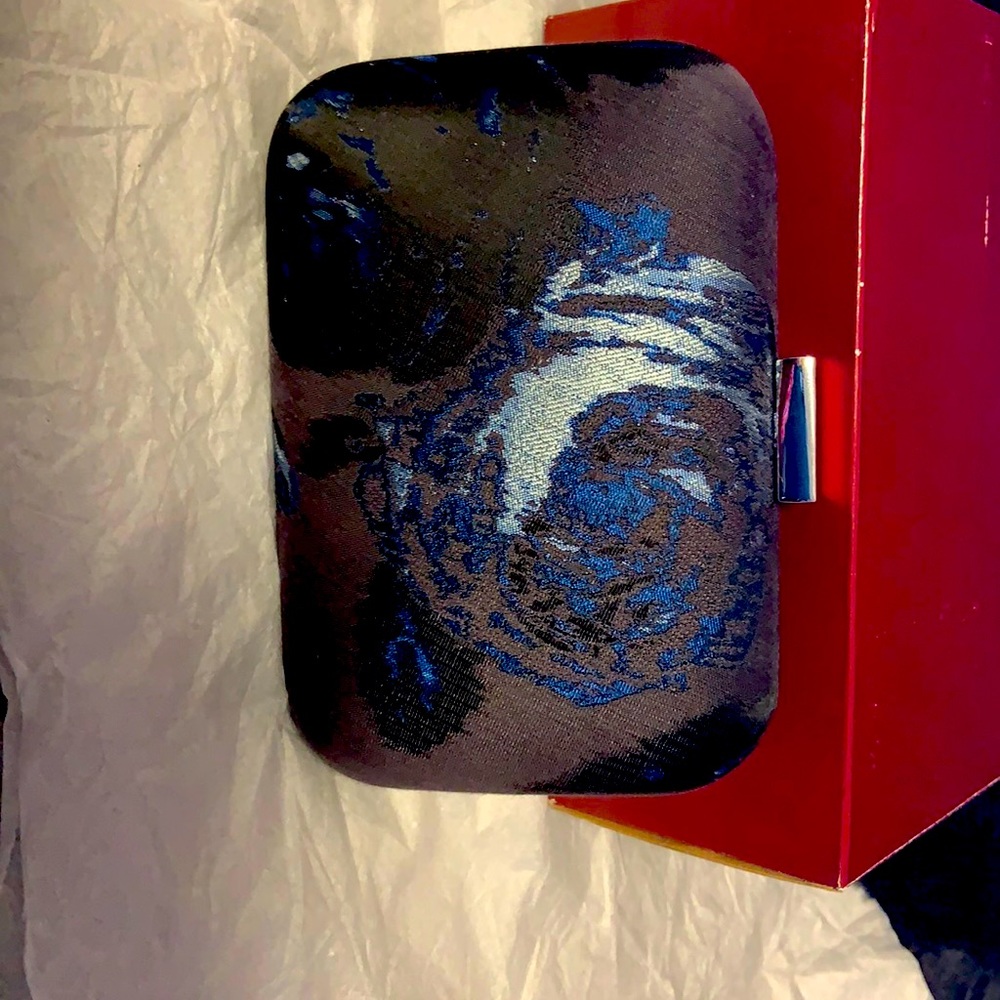 Blue/black print floral clutch
